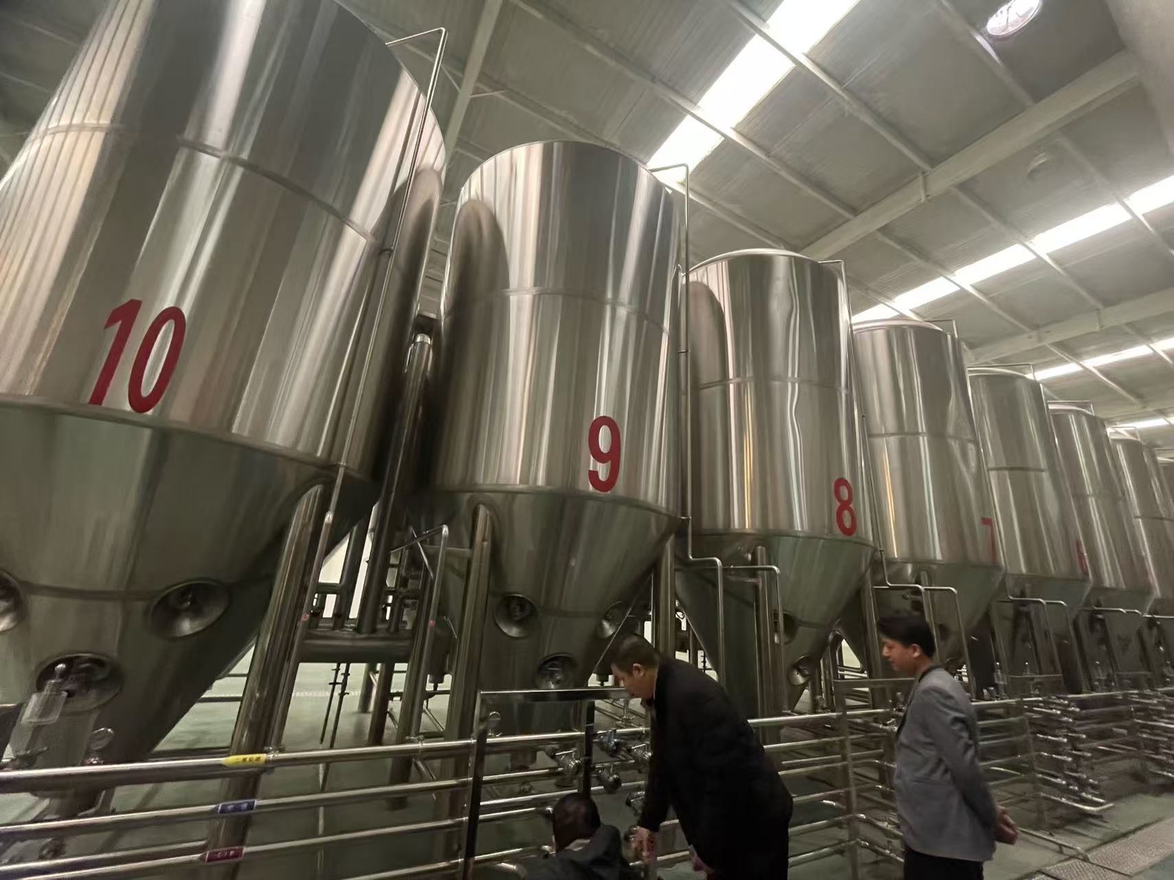 鱼峰精酿啤酒设备厂—平面布置、设备设计、制造、调试、培训等一条龙服务